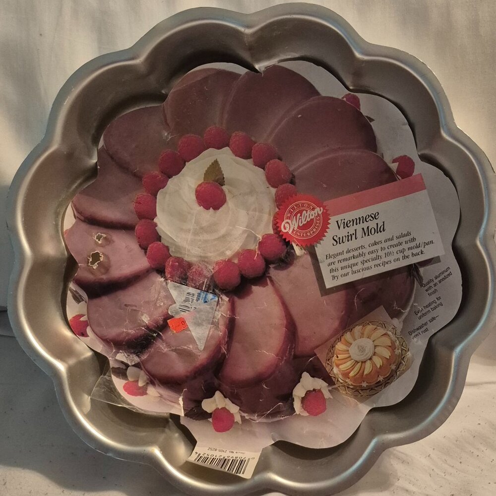 Vintage Wilton Viennese Swirl Mold Cake Dessert Gelatin Salad Pan w/Recipes GC